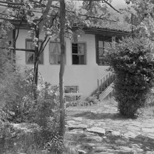 Blick auf ein Wohnhaus der Stadt Karlowo