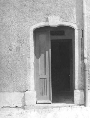 Annaberg-Buchholz, Obere Röhrgasse 19. Wohnhaus (A. 19. Jh., Schlussstein 1796). Haustür