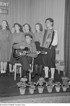 Auftritt eines FDJ-Ensembles