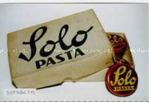 Schachtel mit Schuhcremedosen "Solo Pasta"