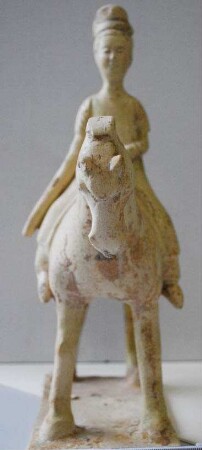 Kleinplastik in Gestalt einer reitenden Hofdame