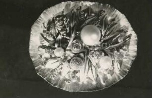 Brosche aus Gold mit farbigen Perlen und Diamanten von Johann Michael Wilm