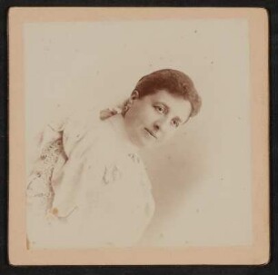 Diagonales Bruststück im Halbprofil von Anna von Hofmannsthal, Hofmannsthals Mutter
