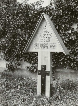 Grabkreuz für Bodo Pietz