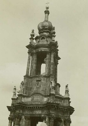 Dresden, Hofkirche : Dresden-Altstadt. Hofkirche. 4. Turmgeschoß mit Figuren von L. Mattielli