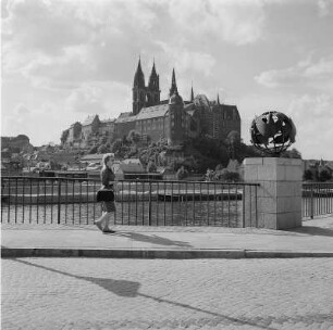 Meißen. Blick über die Elbe zur Albrechtsburg mit Dom