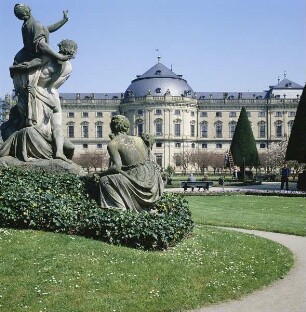 Würzburg. Fürstbischöfliche Residenz. Südflügel. Südwestecke von Südwesten