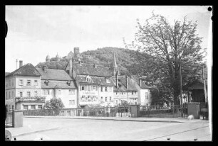 Blick über die Tauberbrücke zum Cafe, Friseur H. Apfel u.a.