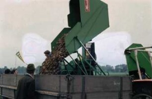 Fotografie: Kartoffel, Erntetechnik, Kartoffelvollernter, Transport