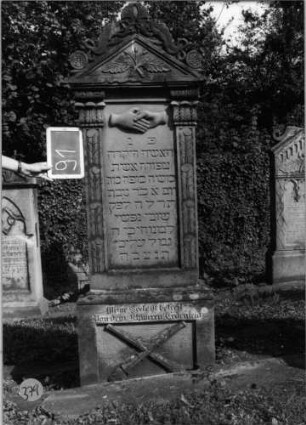 Grabstein 379 (Index: 100088005) Maße HxBxT: 184x70x34 cm: Grabstein 379