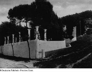 Gartenmauer mit Pergola in Anacapri