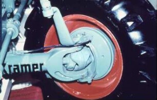 Fotografie: Antriebs- und Anbausystem, Fahrwerk, Allradantrieb