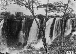 Wasserfall : Blick auf einen Wasserfall