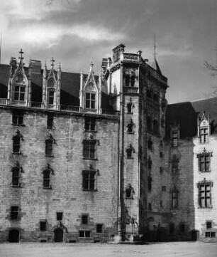 Nantes. Schloss (Baubeginn 1201/1300, Erweiterung 1351/1400). Teilansicht mit Wendelstein