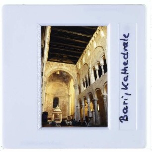 Bari, Kathedrale San Sabino : Mittelschiff zum Chor
