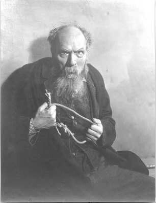 Bruno Decarli in der Komödie "Sirill am Wrack" von Max Mohr. Staatsschauspiel Dresden, Dresdner Erstaufführung 13.11.1923. Fotografie (Negativabzug auf Papier) von Ursula Richter