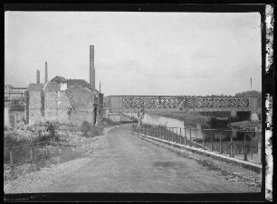 Eisenbahnbrücke in Pont-à-Vendin (Dep. Pas-de-Calais, Frankreich)