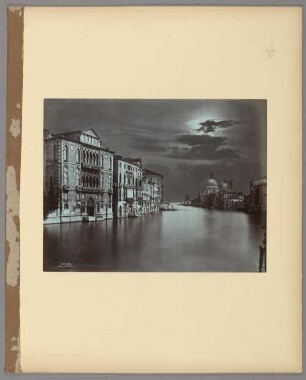 Venedig: Blick auf den Canal Grande und Santa Maria della Salute von der Ponte della Carità aus (Mondscheineffekt)