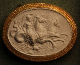 Amphitrite, auf zwei Hippokampen reitend (Daktyliothek, Erstes Mythologisches Tausend)
