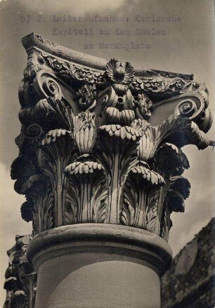 Zerstörte Gebäude in der Innenstadt. Evangelische Stadtkirche