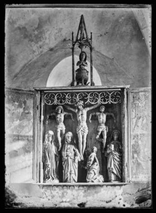 Kreuzigung Jesus (Altarbild), darüber Darstellung der Maria aus Kilianskapelle
