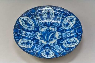 Runde Platte mit blauem Dekor