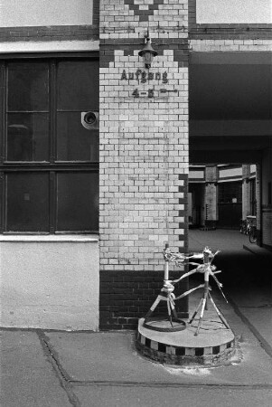 Berlin-Kreuzberg : In Berlin-Kreuzberg, Hinterhof am Engelbecken
