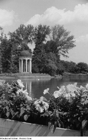 agra-Park, Blick zum Monopteros