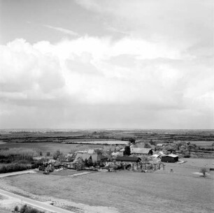 Vogelperspektive: Blick nach Norden vom Getreidesilo der Mühle W. F. Stoltenberg am Bahnhof : im Vordergrund links die Kreisstraße von Eichede