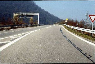 Ausfahrt aus Tangente Nordost (AK Hegau Richtung Engen) zu Fahrbahn Ost der B33 (Singen Richtung Engen)