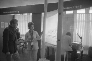 Ausstellung "sparen - bauen - wohnen 72" vom 8. - 16. April 1972 in der Schwarzwaldhalle