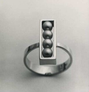 Ring aus Gold mit Zuchtperlen von Kurt Maier
