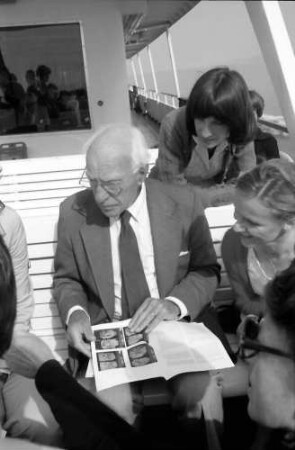 31. Tagung 1981 (29.6.-3.7.) Mediziner; Gruppen bei der Maikäferrede: Sir John C. Eccles in der Runde