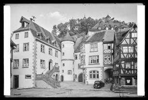 Grafschaftsmuseum bzw. ehemaliges Rathaus mit Treppe, Turm und Vorplatz und Schuhwaren Karl Dreßler