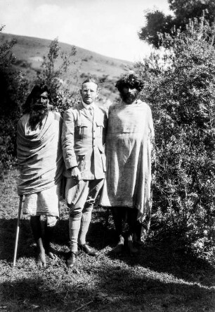 Toda Männer mit Eickstedt (Deutsche Indien-Expedition 1926/1929 - 5. Südindien)