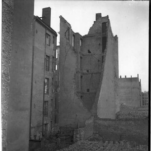 Negativ: Ruine, Luitpoldstraße 10, 1949