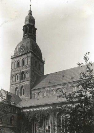 Riga. Dom. Außenansicht von Südost, vom Domgarten