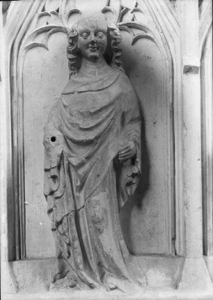 Grabmal der heiligen Ludmilla von Prag — Südliche Längsseite der Tumba — Weibliche Heilige