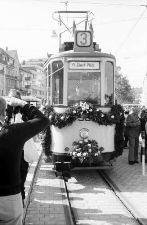 Freiburg: Geschmückter Oldtimer, Nr. 98