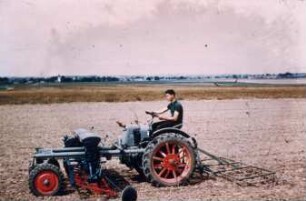 Fotografie: Sätechnik, Kastendrillmaschine, Geräteträger, Zwischenachsanbau