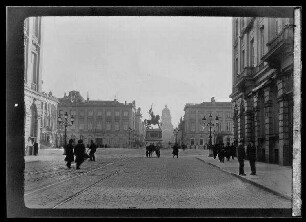 Justizpalast in Brüssel (Belgien) mit Reiterstandbild von Godefroy de Bouillon