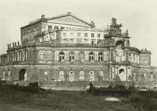 Dresden, Semperoper, Ansicht über den Theaterplatz während der Sicherungsarbeiten