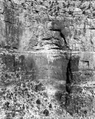 Felsformation : Halbkreisförmige Felsformation am Rande des Bright Angel Trails, einem Wanderweg im Grand Canyon.