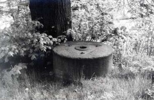 Uhyst. Mühle, Stein von einem ehem. Kollergang aus der Zeit der Holzschleiferei