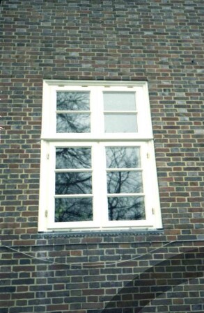 Schulstraße 19: Sachsenwaldschule: Detailaufnahme: Sprossenfenster