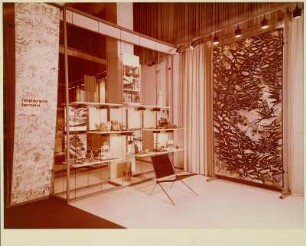 XII. Triennale Mailand, Deutsche Abt., Wagner-Mosaik und Kaufeld-Stuhl
