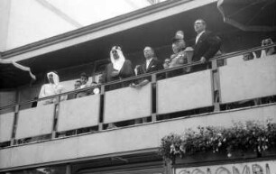 Freiburg: auf dem Balkon des Colombi Hotels; König, Oberbürgermeister, Schröder, Ernst