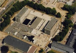 Baustelle Sächsische Landesbibliothek - Staats- und Universitätsbibliothek Dresden, Zentralbibliothek. Im Vordergrund Trefftz-Bau der Technischen Universität Dresden. Luftbild-Schrägaufnahme von Westsüdwest : Dresden-Räcknitz, Zellescher Weg 18. Baustelle Sächsische Landesbibliothek - Staats- und Universitätsbibliothek Dresden, Zentralbibliothek. Im Vordergrund Trefftz-Bau der Technischen Universität Dresden. Luftbild-Schrägaufnahme von Westsüdwest