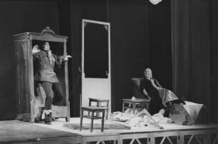 Szenenbilder aus "Weiberkomödie", Schauspiel von Heiner Müller. Volksbühne Berlin, 29.05.1971 (Premiere 25. Juni 1971)