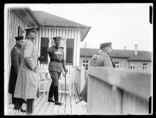 Wilhelm II., König von Württemberg mit Offizieren